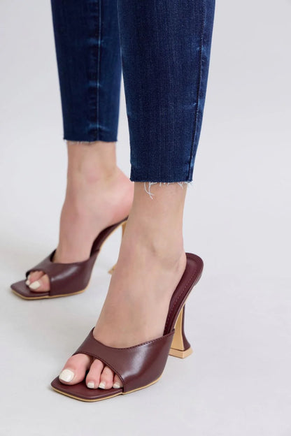 Mid Rise Raw Hem Skinny Denim Jeans